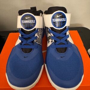 Nike Team Hustle D9 (PS) Royal Blue Sneakers Youth Size 11 New 2020